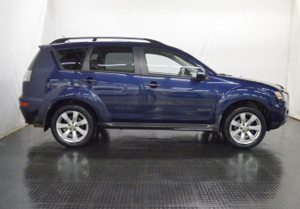 Подержанный автомобиль Mitsubishi Outlander 2012 года (4 фото)