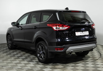Подержанный автомобиль Ford Kuga 2015 года (7 фото)