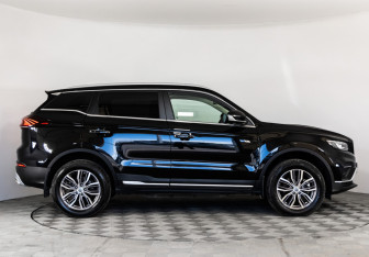 Подержанный автомобиль Geely Atlas Pro 2024 года (4 фото)