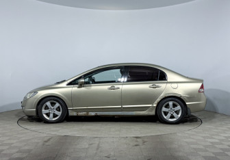 Подержанный автомобиль Honda Civic Sedan 2007 года (8 фото)