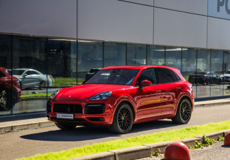Подержанный автомобиль Porsche Cayenne 2022 года (3 фото)