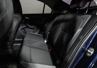 Подержанный автомобиль Skoda Rapid Liftback 2015 года (10 фото)