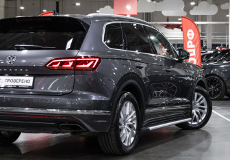 Подержанный автомобиль Volkswagen Touareg 2019 года (9 фото)