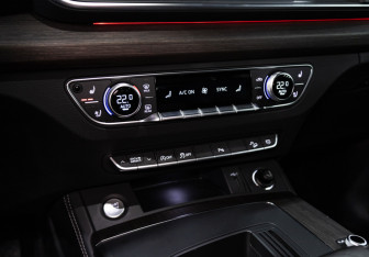 Подержанный автомобиль Audi Q5 2021 года (21 фото)