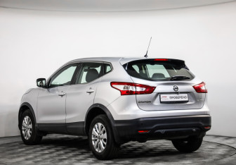 Подержанный автомобиль Nissan Qashqai 2015 года (7 фото)