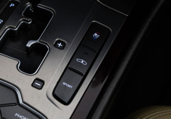 Подержанный автомобиль Hyundai Equus 2012 года (21 фото)