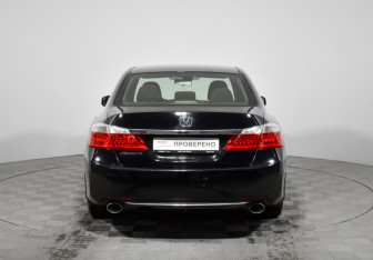 Подержанный автомобиль Honda Accord Sedan 2013 года (6 фото)