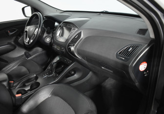 Подержанный автомобиль Hyundai ix35 2015 года (12 фото)