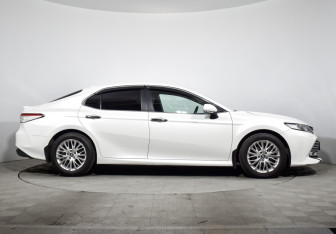 Подержанный автомобиль Toyota Camry Sedan 2018 года (4 фото)