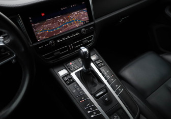 Подержанный автомобиль Porsche Macan 2019 года (22 фото)