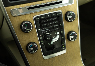 Подержанный автомобиль Volvo XC60 2012 года (16 фото)