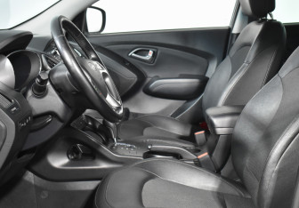 Подержанный автомобиль Hyundai ix35 2015 года (10 фото)
