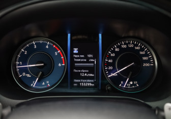 Подержанный автомобиль Toyota Fortuner 2020 года (13 фото)