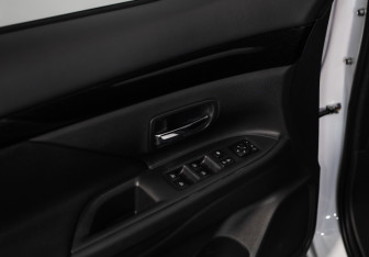 Подержанный автомобиль Mitsubishi Outlander 2019 года (21 фото)