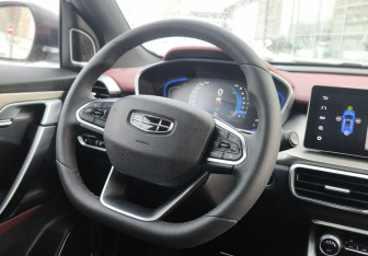 Подержанный автомобиль Geely Coolray 2023 года (24 фото)