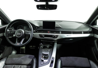 Подержанный автомобиль Audi A4 Sedan 2018 года (13 фото)