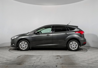 Подержанный автомобиль Ford Focus Sedan 2019 года (8 фото)