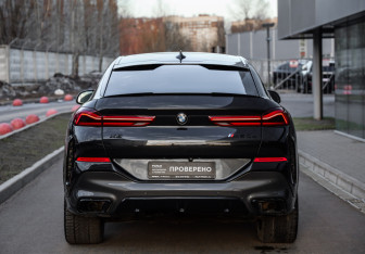 Подержанный автомобиль BMW X6 2020 года (8 фото)