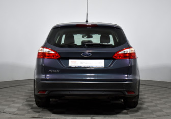 Подержанный автомобиль Ford Focus Wagon 2013 года (6 фото)