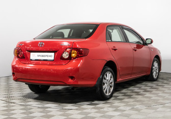 Подержанный автомобиль Toyota Corolla Sedan 2007 года (5 фото)