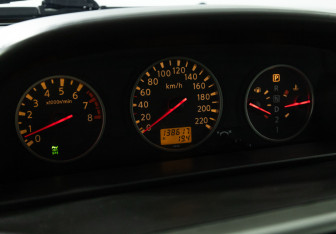 Подержанный автомобиль Nissan X-Trail 2006 года (12 фото)