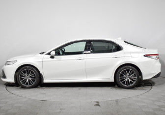 Подержанный автомобиль Toyota Camry Sedan 2022 года (8 фото)