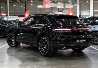 Подержанный автомобиль Porsche Macan 2020 года (12 фото)