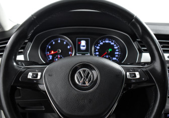 Подержанный автомобиль Volkswagen Passat Sedan 2015 года (17 фото)