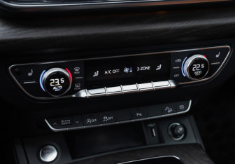 Подержанный автомобиль Audi Q5 2021 года (22 фото)