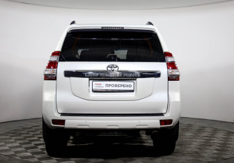 Подержанный автомобиль Toyota Land Cruiser Prado 2014 года (6 фото)