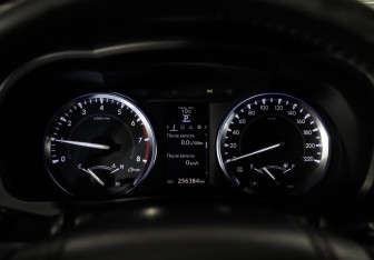 Подержанный автомобиль Toyota Highlander 2014 года (12 фото)