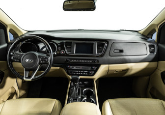 Подержанный автомобиль Kia Carnival 2019 года (13 фото)