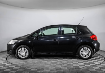 Подержанный автомобиль Toyota Auris Hatchback 2007 года (8 фото)