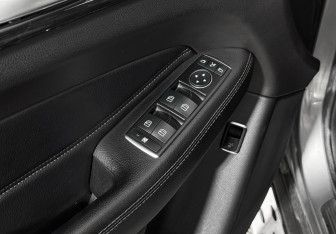 Подержанный автомобиль Mercedes-Benz GLE 2015 года (10 фото)