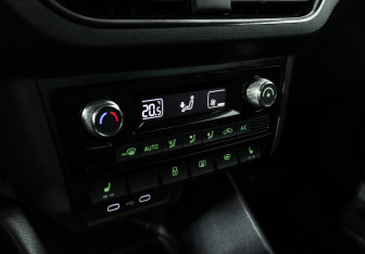 Подержанный автомобиль Skoda Rapid Liftback 2021 года (16 фото)