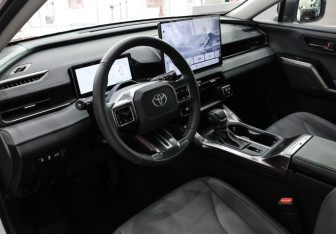 Новый Toyota RAV4 2025 (15 фото)