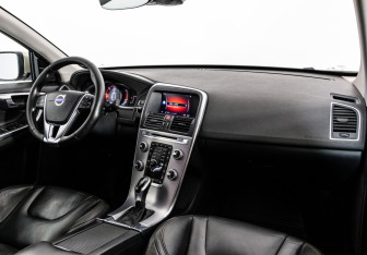 Подержанный автомобиль Volvo XC60 2017 года (9 фото)