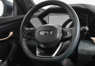 Подержанный автомобиль Geely Monjaro 2023 года (14 фото)