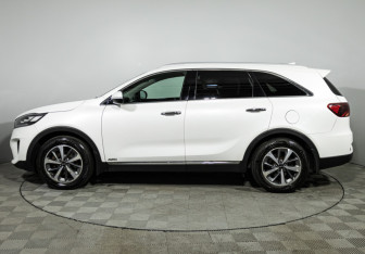 Подержанный автомобиль Kia Sorento 2018 года (8 фото)