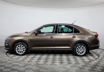 Подержанный автомобиль Skoda Rapid Liftback 2021 года (8 фото)