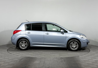 Подержанный автомобиль Nissan Tiida Hatchback 2011 года (4 фото)