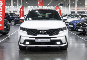 Подержанный автомобиль Kia Sorento 2022 года (3 фото)