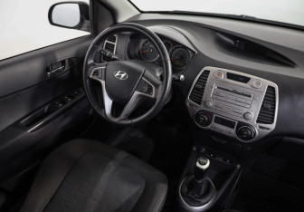 Подержанный автомобиль Hyundai i20 2010 года (8 фото)