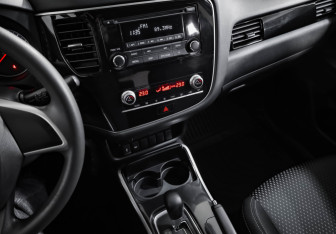 Подержанный автомобиль Mitsubishi Outlander 2020 года (16 фото)