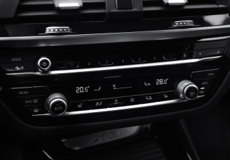 Подержанный автомобиль BMW X3 2020 года (22 фото)