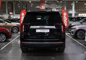Подержанный автомобиль GMC Yukon 2022 года (10 фото)