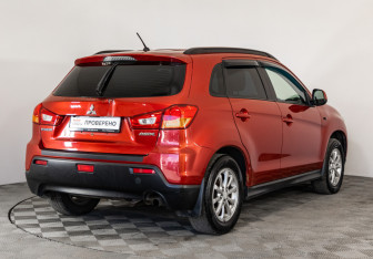 Подержанный автомобиль Mitsubishi ASX 2010 года (5 фото)