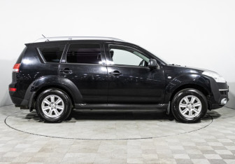 Подержанный автомобиль Citroen C-Crosser 2012 года (4 фото)