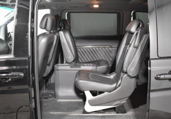 Подержанный автомобиль Mercedes-Benz Viano 2013 года (11 фото)