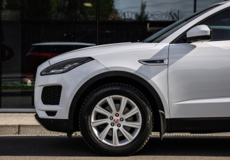 Подержанный автомобиль Jaguar E-Pace 2018 года (10 фото)